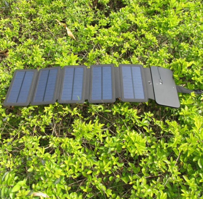 8W Foldable Outdoor Solar Charger