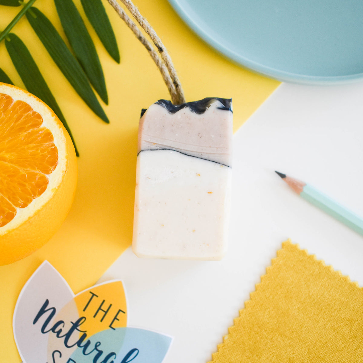 Savon de Marseille Épicé à l'Orange sur Cordelette | Pain de Savon Naturel Fait Main | 100g