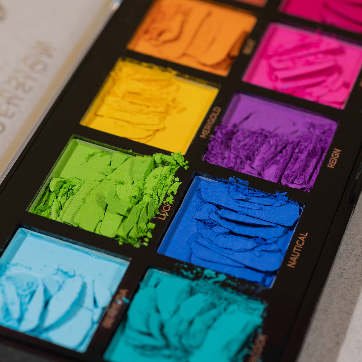 SPECTRUM | PALETTE DE 10 OMBRES À PAUPIÈRES