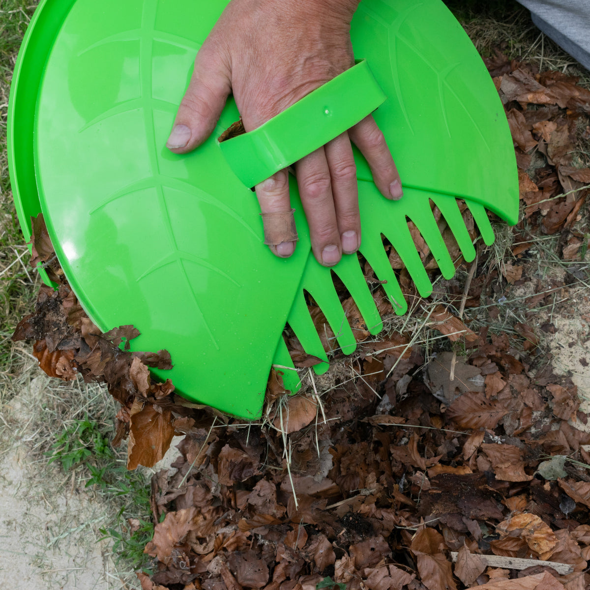 Leaf Grab Garden Cleaning Scoops, Green