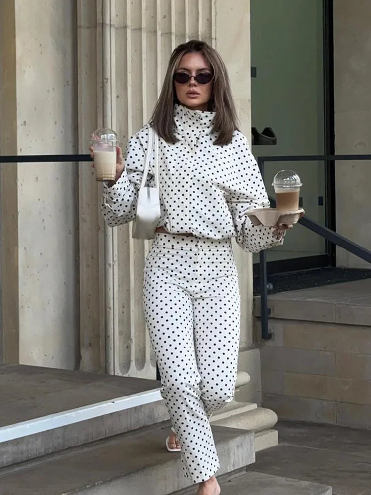 Veste zippée à col roulé et pois pour femme