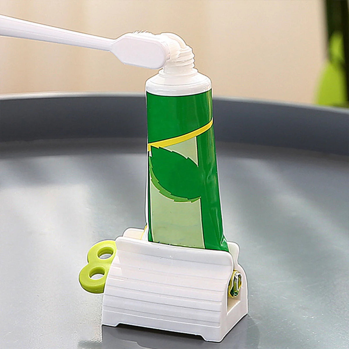 Tube de dentifrice efficace et sans tracas