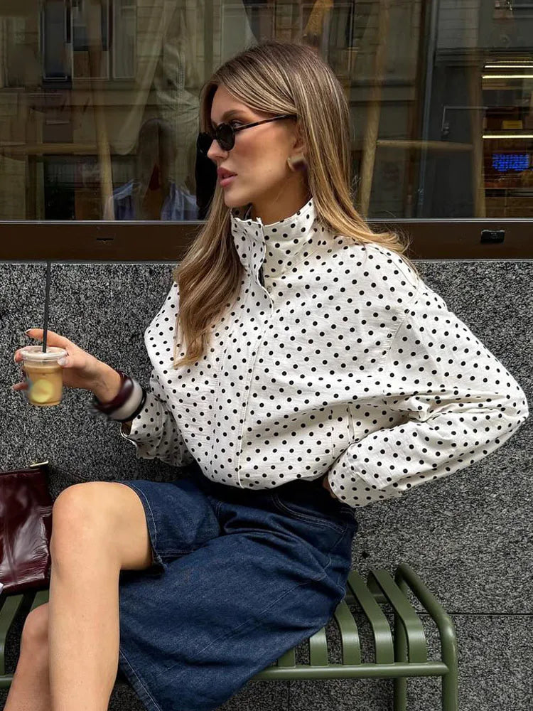 Veste zippée à col roulé et pois pour femme